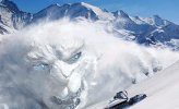 想體驗(yàn)400米高空走鋼絲？戴上VR眼鏡吧！
