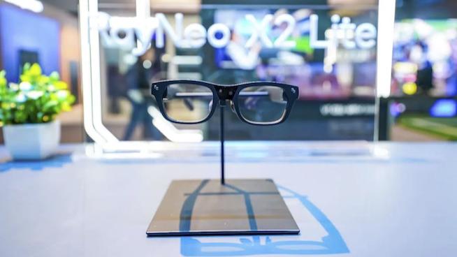 ▲CES 2024上,雷鳥創(chuàng)新展出X2 Lite