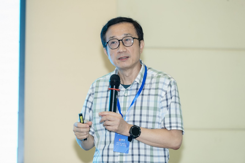 李揮 北京大學(xué)教授美國(guó)國(guó)家人工智能科學(xué)院院士深圳市虛擬現(xiàn)實(shí)和人工智能聯(lián)合會(huì)會(huì)長(zhǎng)